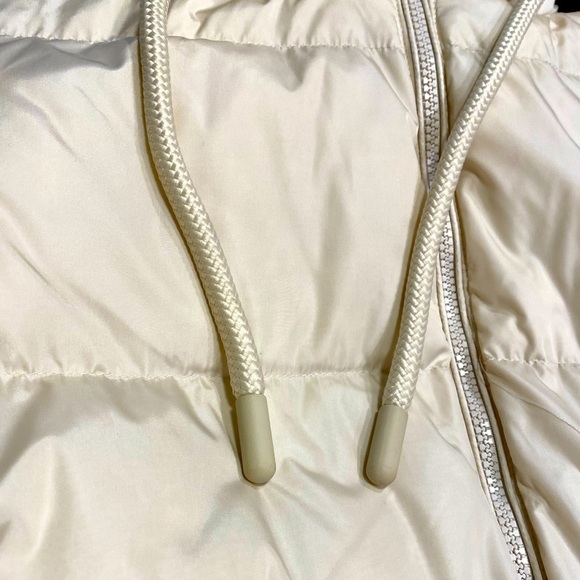 Zara Water & Wind Protection Hooded
Down Coat - Picture 9 of 9
